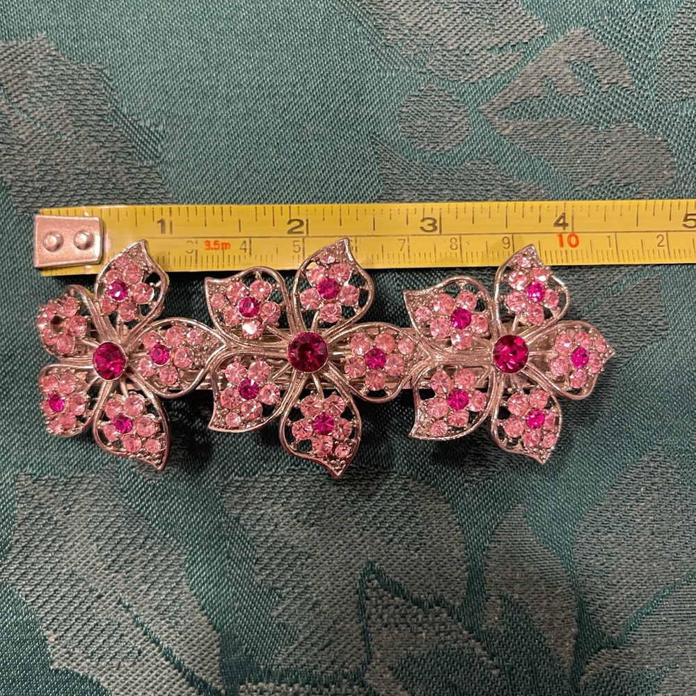 2 hair clips with rhinestones